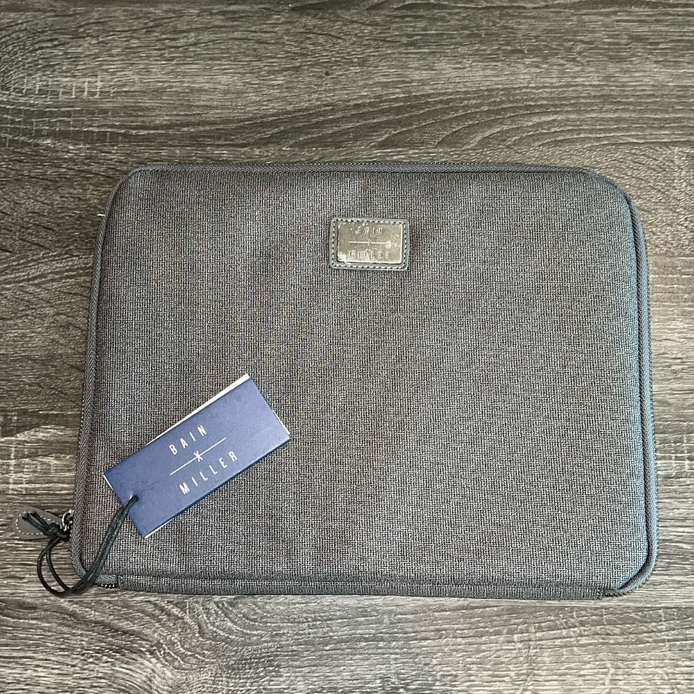 Bain x Miller tech folio. NWT